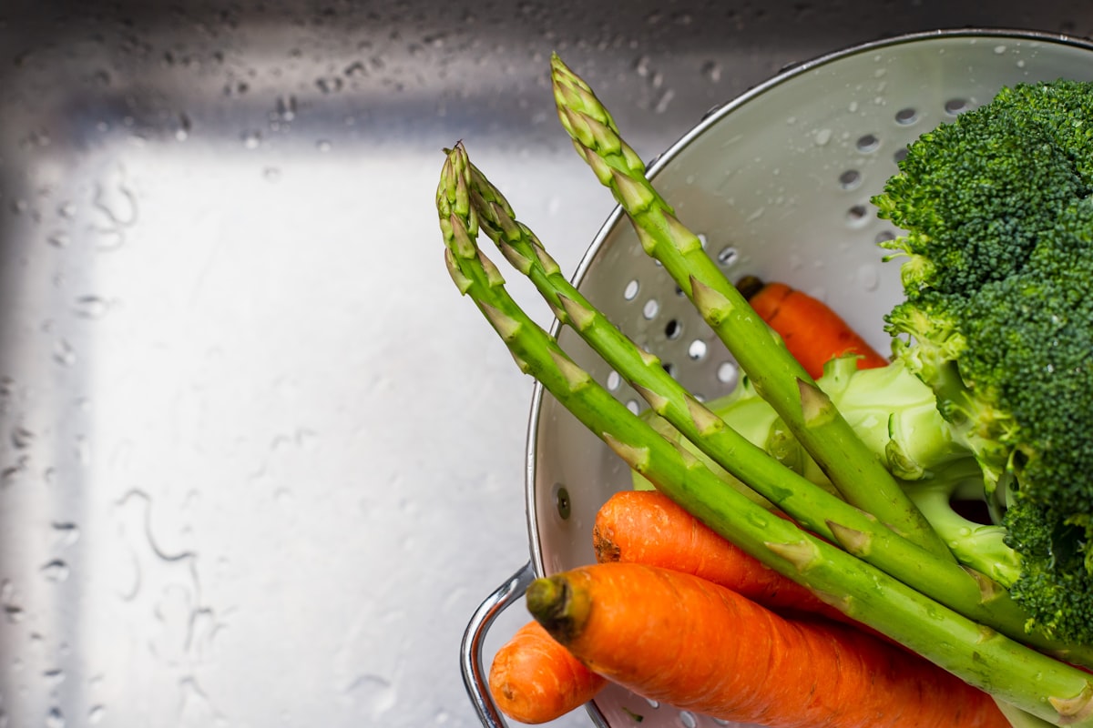 Comparación de alimentos seguros y contaminados